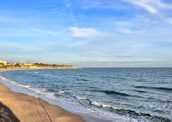 Your Coastal Retreat! Sea Views, Free Parking