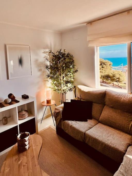 Your Coastal Retreat! Sea Views, Free Parking Tarragona