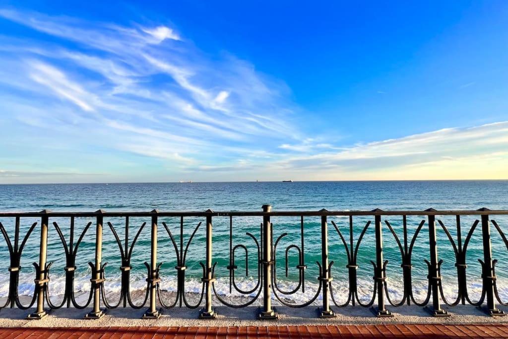 Your Coastal Retreat! Sea Views, Free Parking * Tarragone