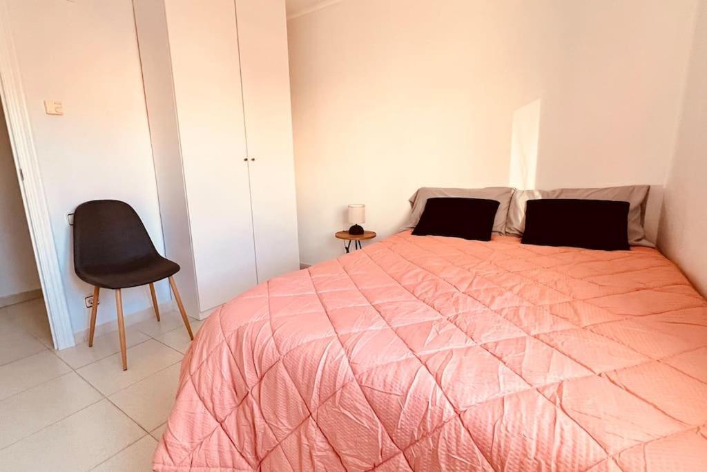 Your Coastal Retreat! Sea Views, Free Parking Apartment